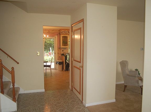 2nd image of 205 Meadowbrook Ct