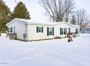 16611 Pine Point Dr, Barryton, MI 49305