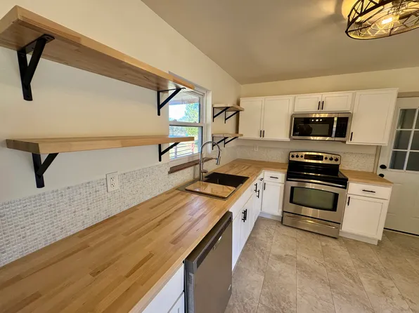 10107 Old Rutledge Pike, Mascot, TN 37806