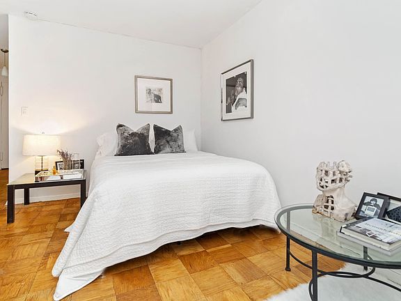 4th image of 7 E 14th St APT 1422