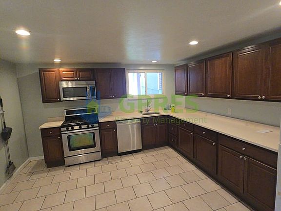 2nd image of 119 Sherman St Floor 1