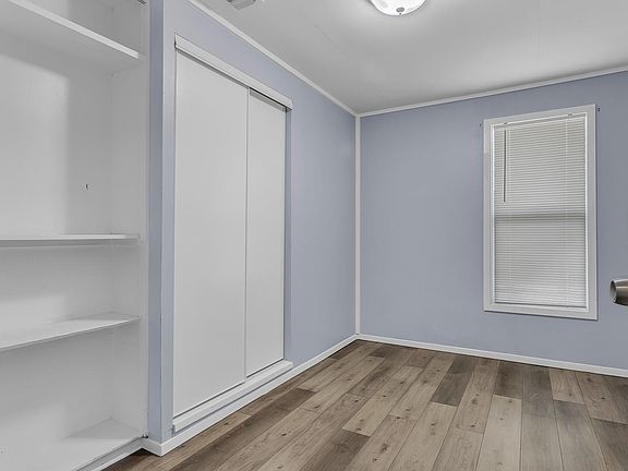 4th image of 543 Dawnview Ln