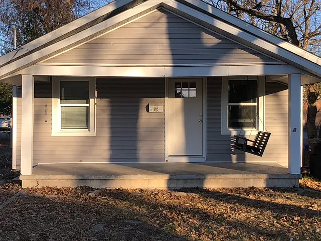 605 S Logan Ave — Photo 9