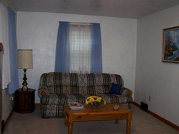 3rd image of 1736 Raymond Ave