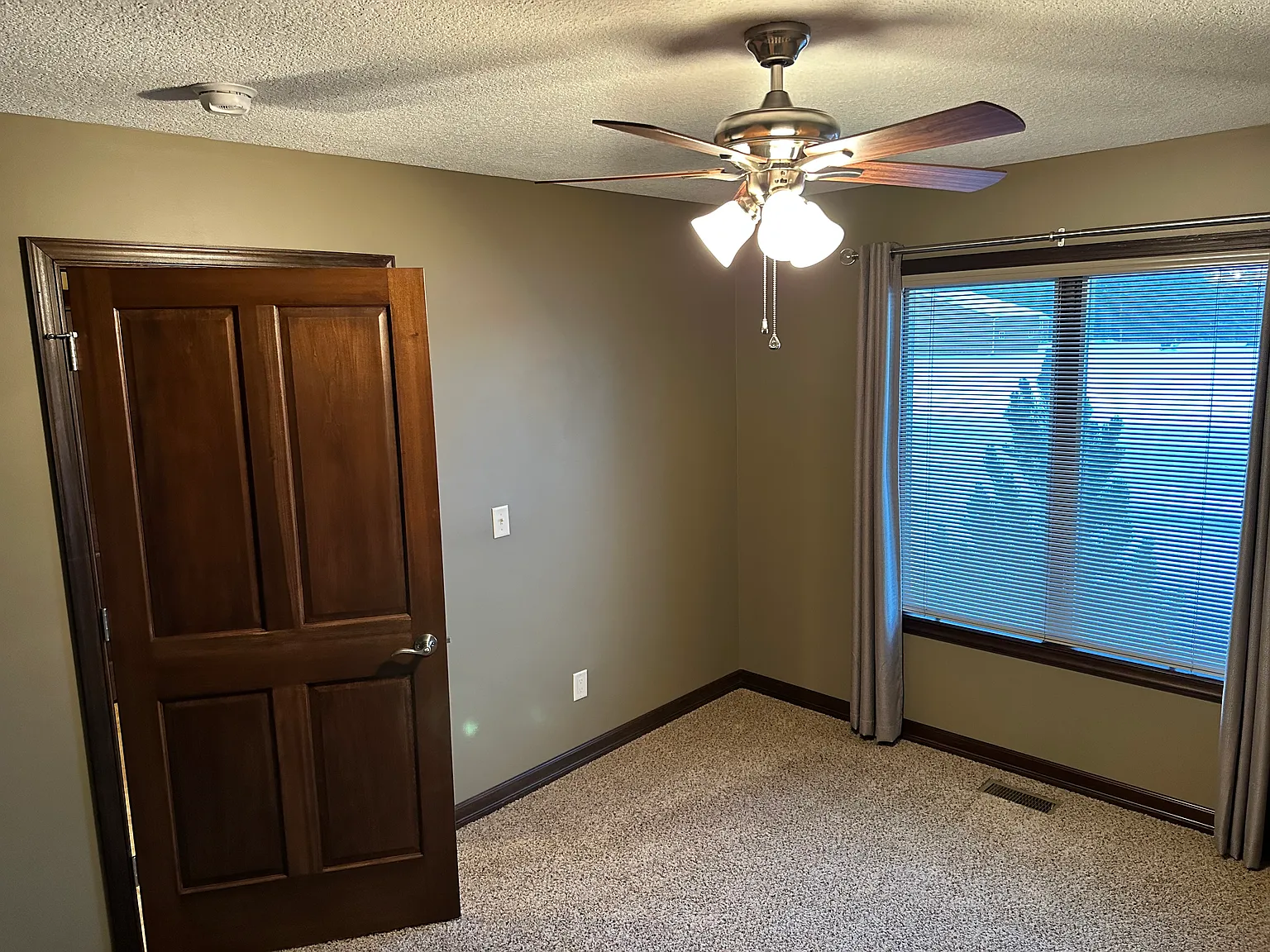 2 bed, 1200 sqft, $1,750 — Photo 4