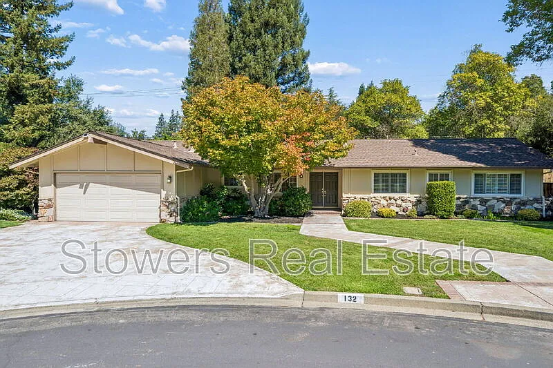4 bed, 2.5 bath, 2568 sqft, $7,995 — Photo 1