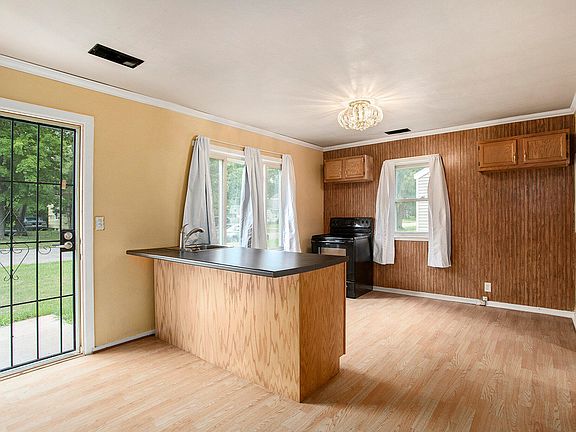 3rd image of 91 Mosher Ave