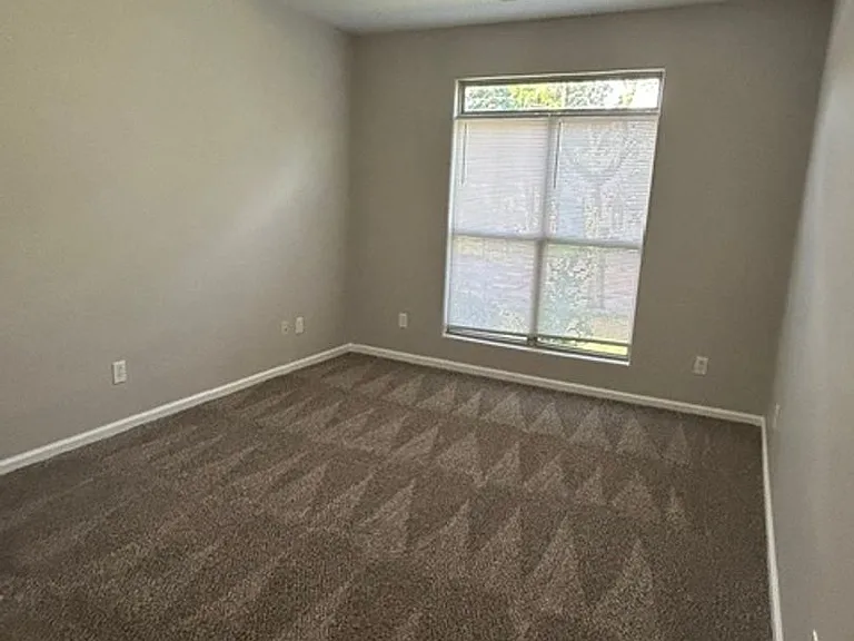 2741 Jacquelyn Ln — Photo 13