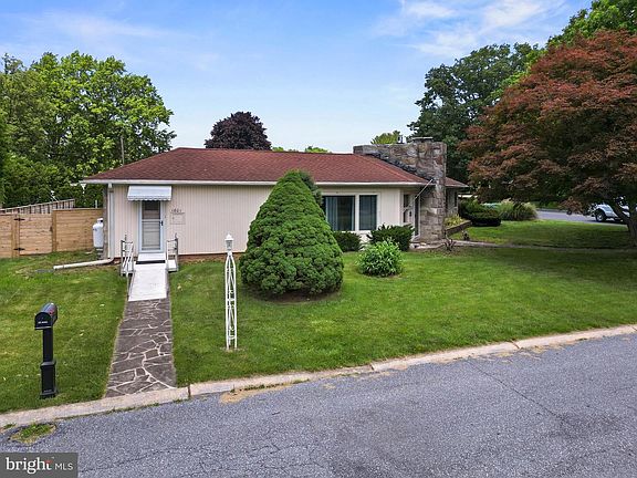 4th image of 1601 Oak St