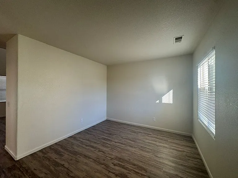 207 Harkin Cir — Photo 3