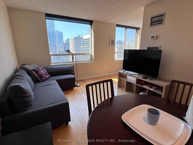 633 Bay St #Penthouse 12 — Photo 13