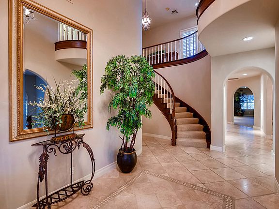5th image of 2826 S Tioga Way