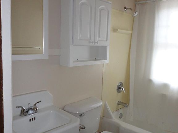 4th image of 2412 Wilkes Ave