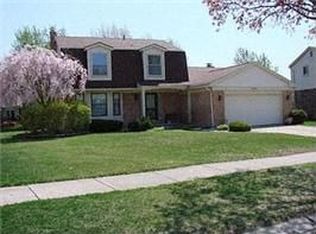 19490 Norwich Rd, Livonia, MI 48152