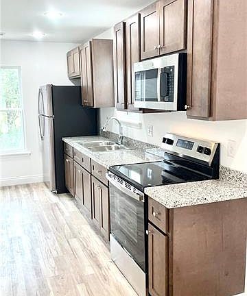 5th image of 4044 McFarland St
