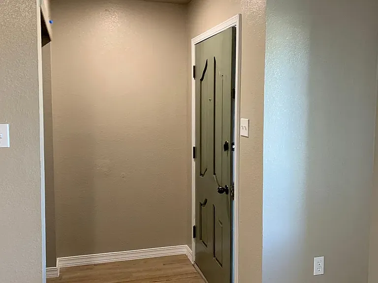 2412 Lake Michigan Dr — Photo 6