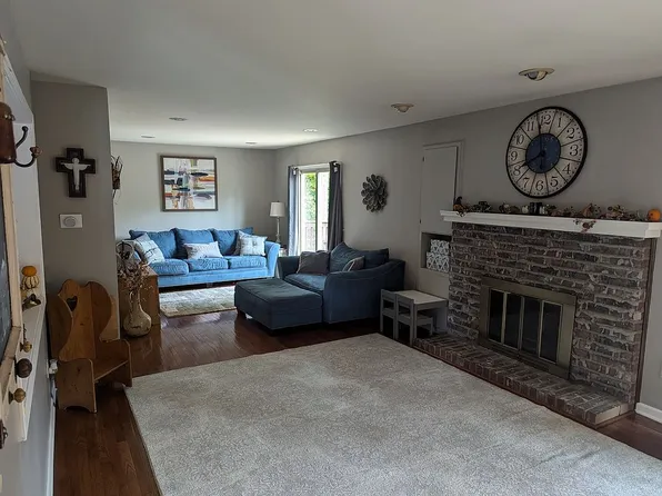 8222 Hill Rd, Swartz Creek, MI 48473