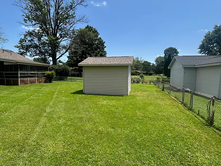 1601 Kirkwood Dr — Photo 3