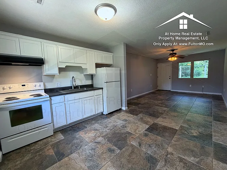 107 Spruce Dr — Photo 1