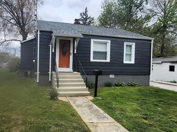 619 Madison St, Benton, IL 62812