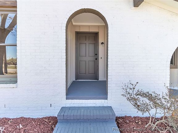 4th image of 3245 Glenmore Dr