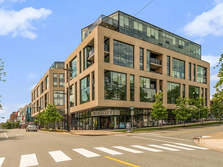 1511 Queen St — Photo 4