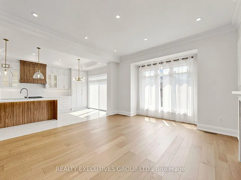 8 Limelight St — Photo 13
