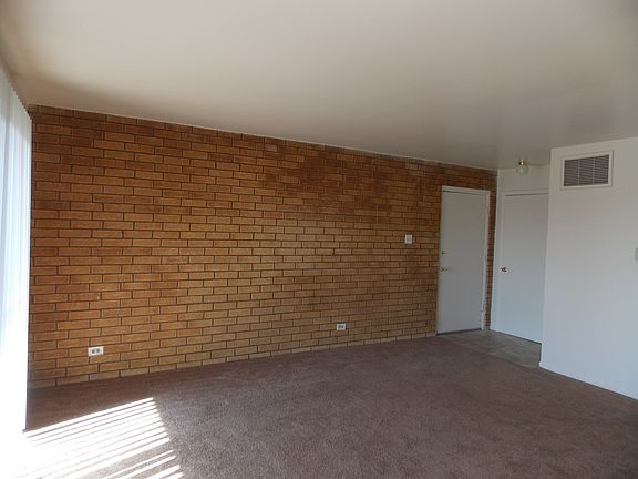 2nd image of 2520 Parkwood Dr APT 2007