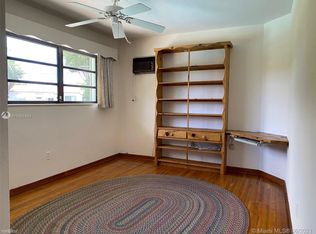 960 Nightingale Ave, Miami Springs, FL 33166