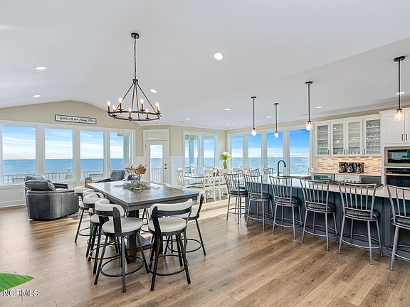 4th image of 44 Porpoise Place