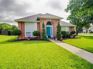 800 Lakeway Dr, Ennis, TX 75119
