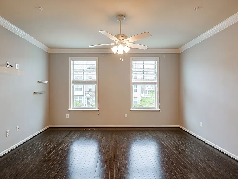 833 Jarrett Ln — Photo 12