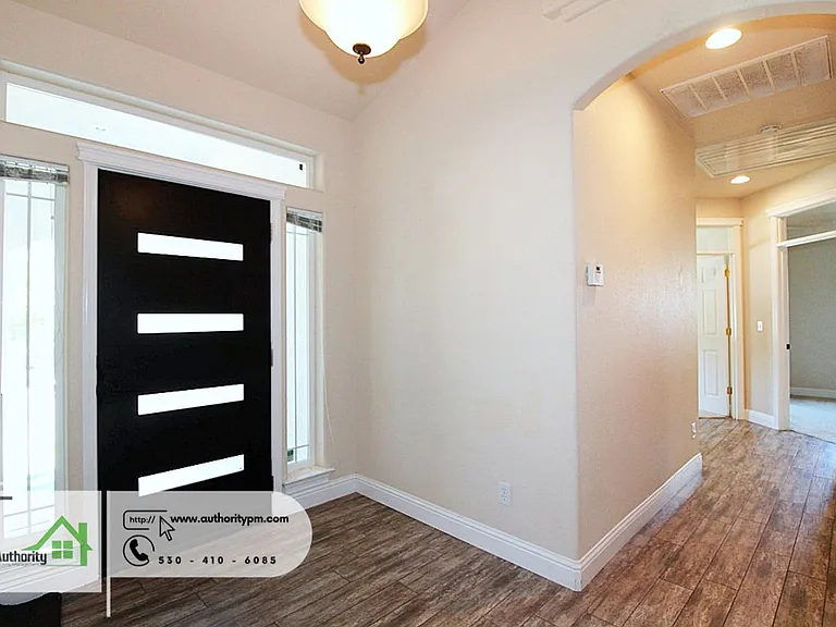2279 Wicklow St — Photo 14