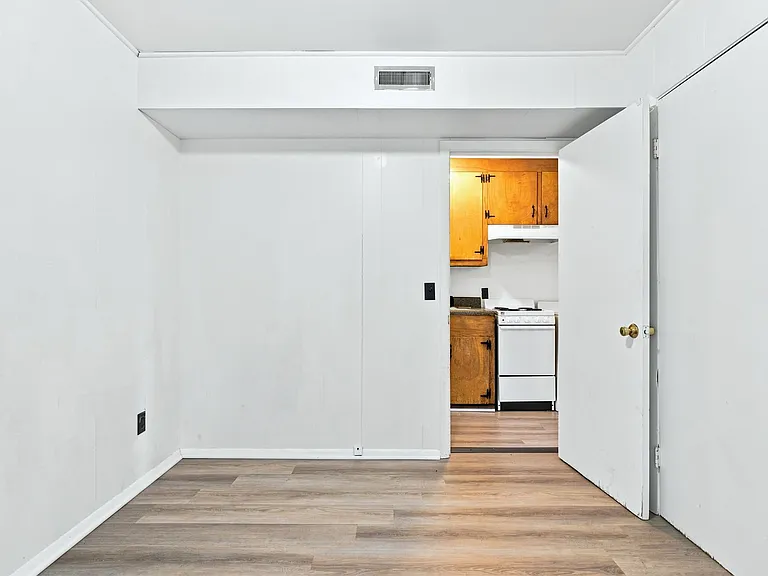 1300 Lola Ave — Photo 16