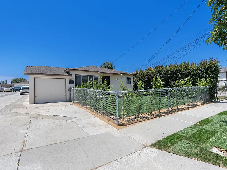 15301 Eastwood Ave - Standalone Home with Private Patio! — Photo 9