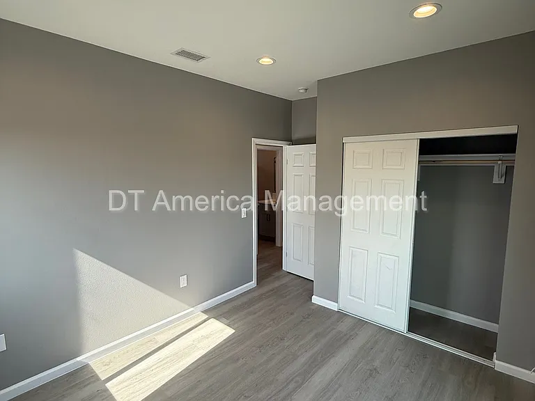 5484 Timothy Dr — Photo 29