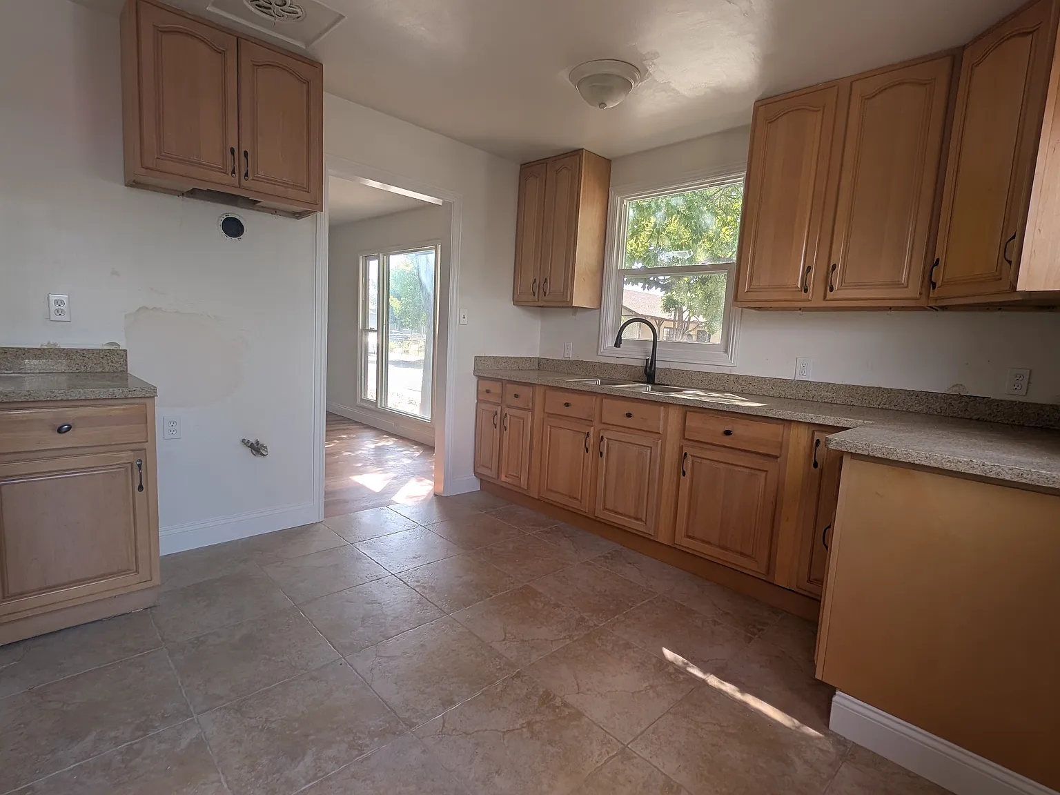 2 bed, 756 sqft, $1,900 — Photo 4