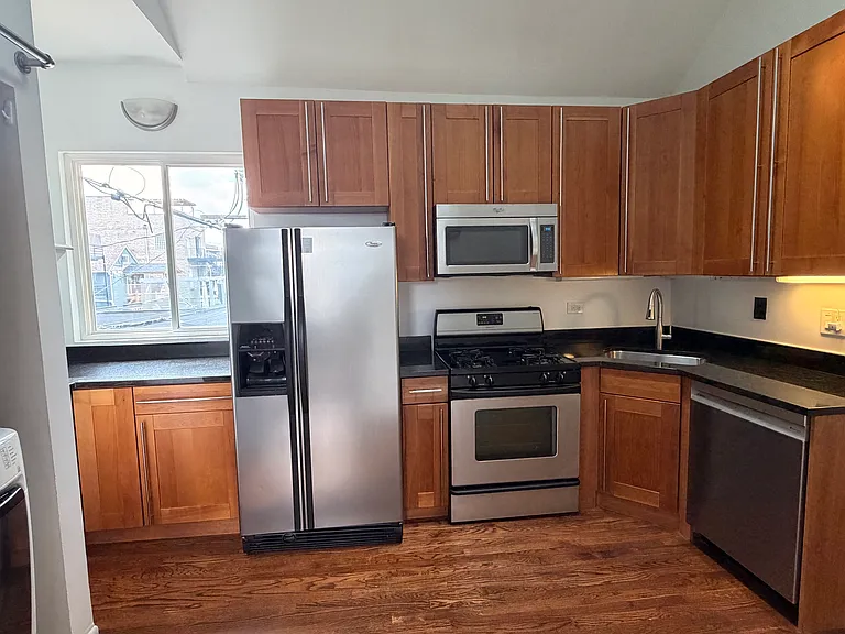 1031 N Paulina St #CH2 — Photo 2