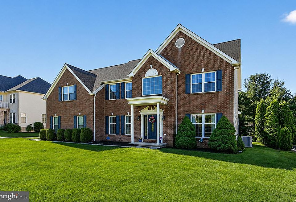 1st image of 11 Bradley Dr
