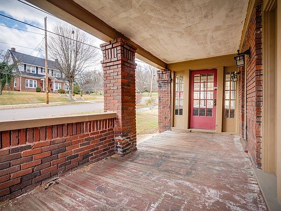 3rd image of 855 Park St