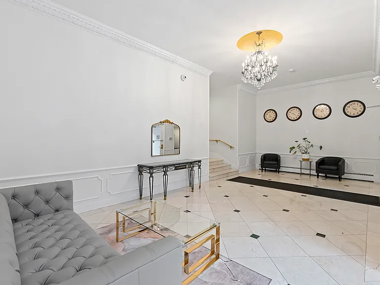534 W Startford Pl — Photo 40