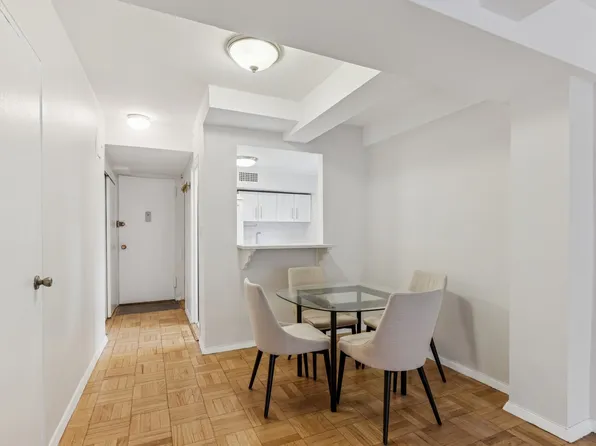 210 East 36th Street 9J image 4 of 5