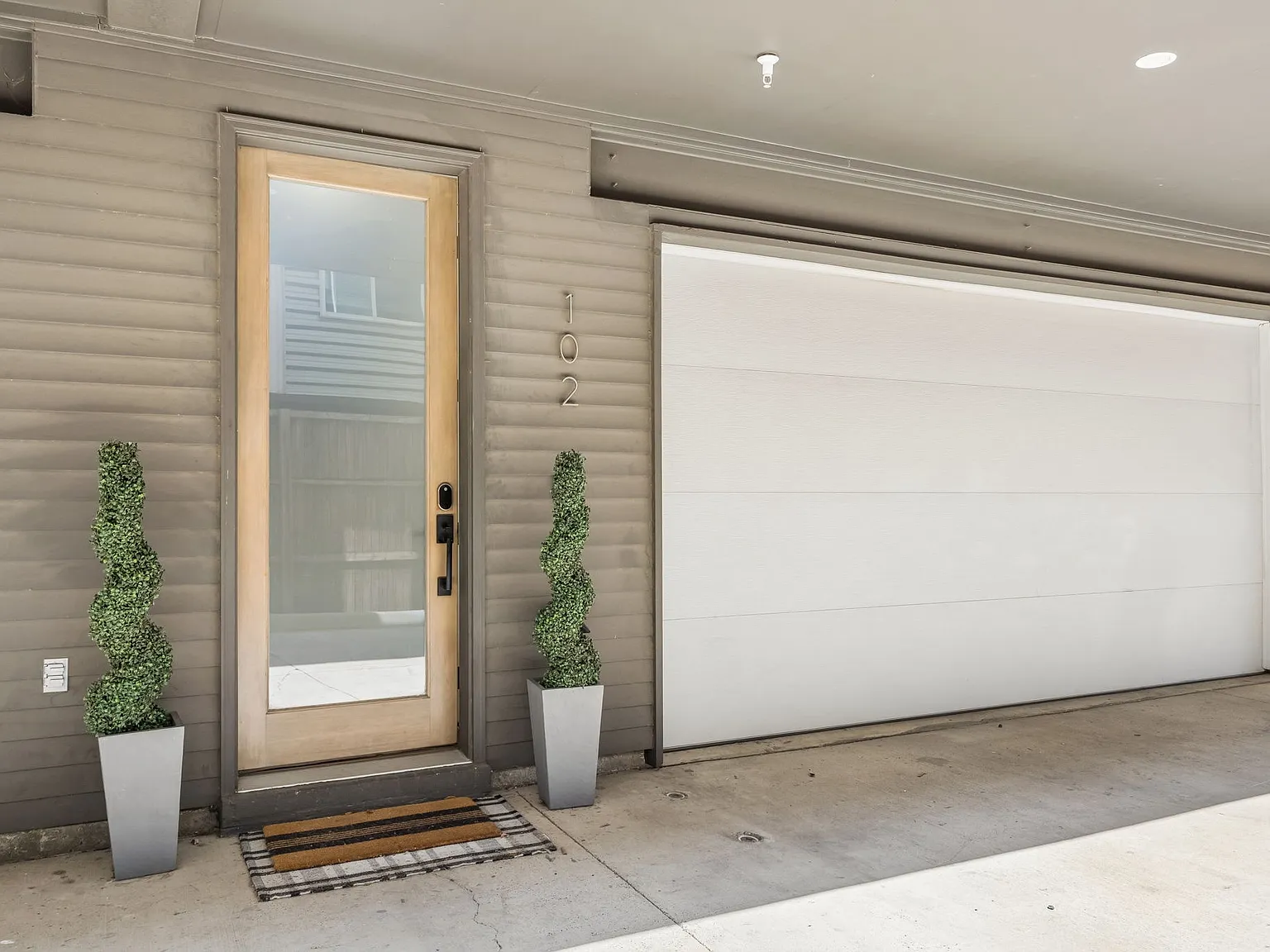 2 bed, 1524 sqft, $4,100 — Photo 2