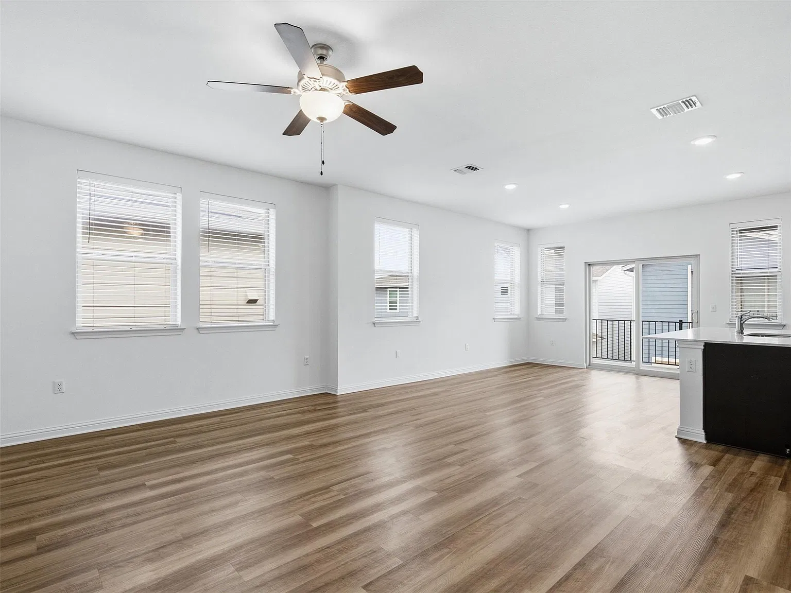2 bed, 2.0 bath, 1458 sqft, $2,200 — Photo 4
