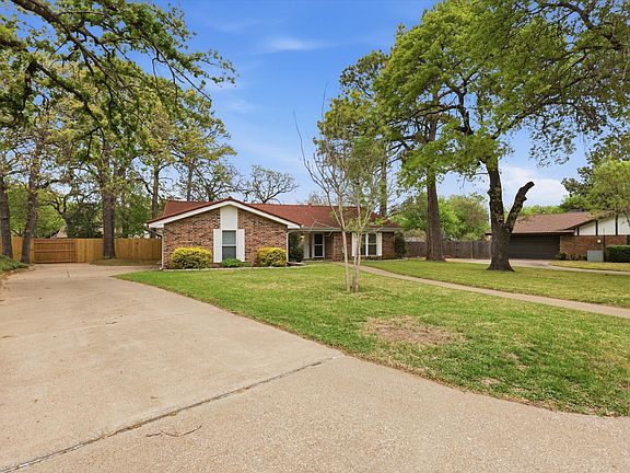 3rd image of 209 Valleyview Ct