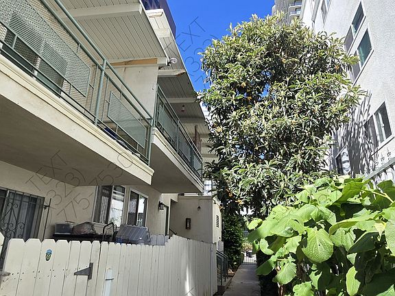 3rd image of 1221 Granville Ave #4