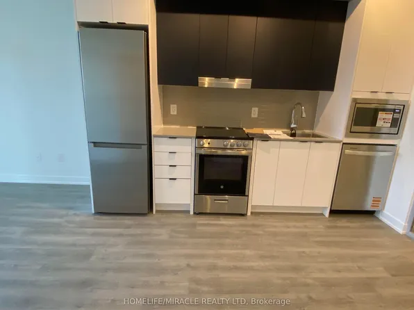 5105 Hurontario St, Mississauga, ON