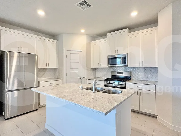 103 Hackberry Branch Dr — Photo 5