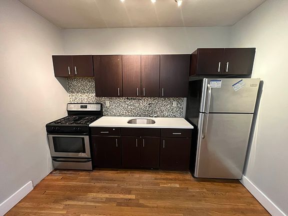2nd image of 816 Mac Donough St #3