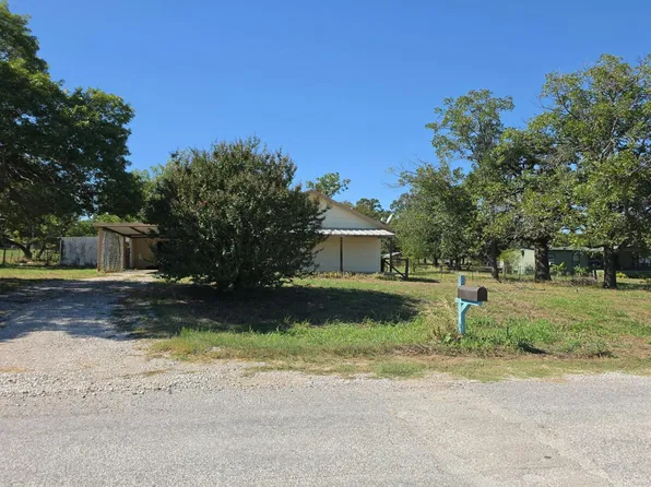 624 S Comanche Dr, De Leon, TX 76444